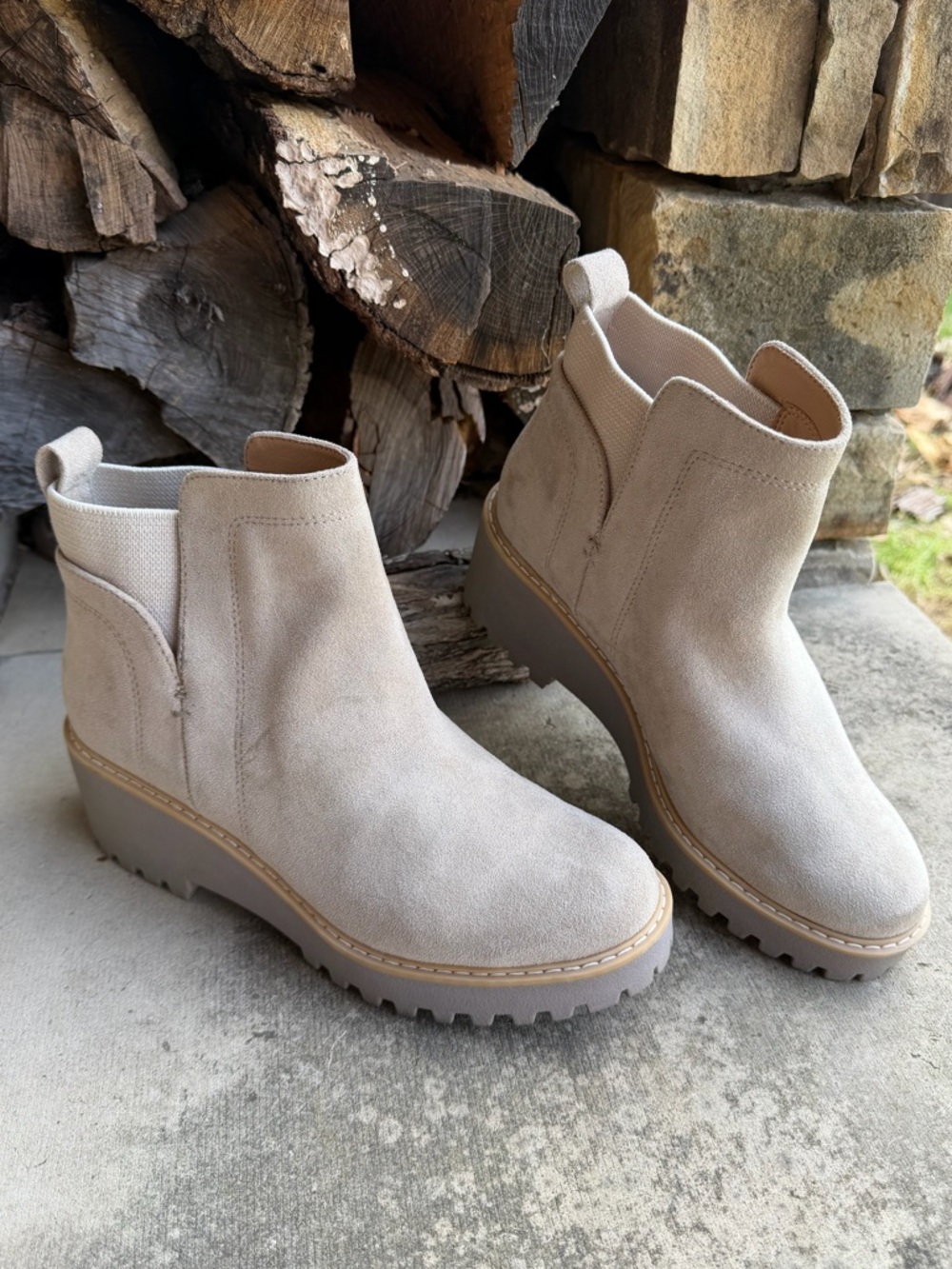 Dolce Vita Rielle‎ Desert Beige Suede Chelsea Platform Booties Sz-8.5.  M